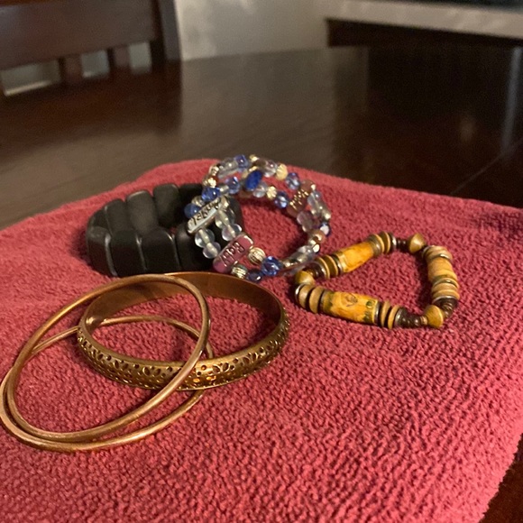 I have six brackets - Picture 1 of 5